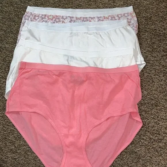 New Fruit Of The Loom LeSet of Four Women's Briefs in Pink and White Size 11- 12 - Picture 2 of 10